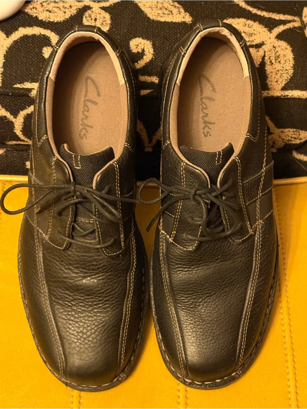 Clarks Black Leather Lace-Up Men's Oxfords with Contrast Stitching
